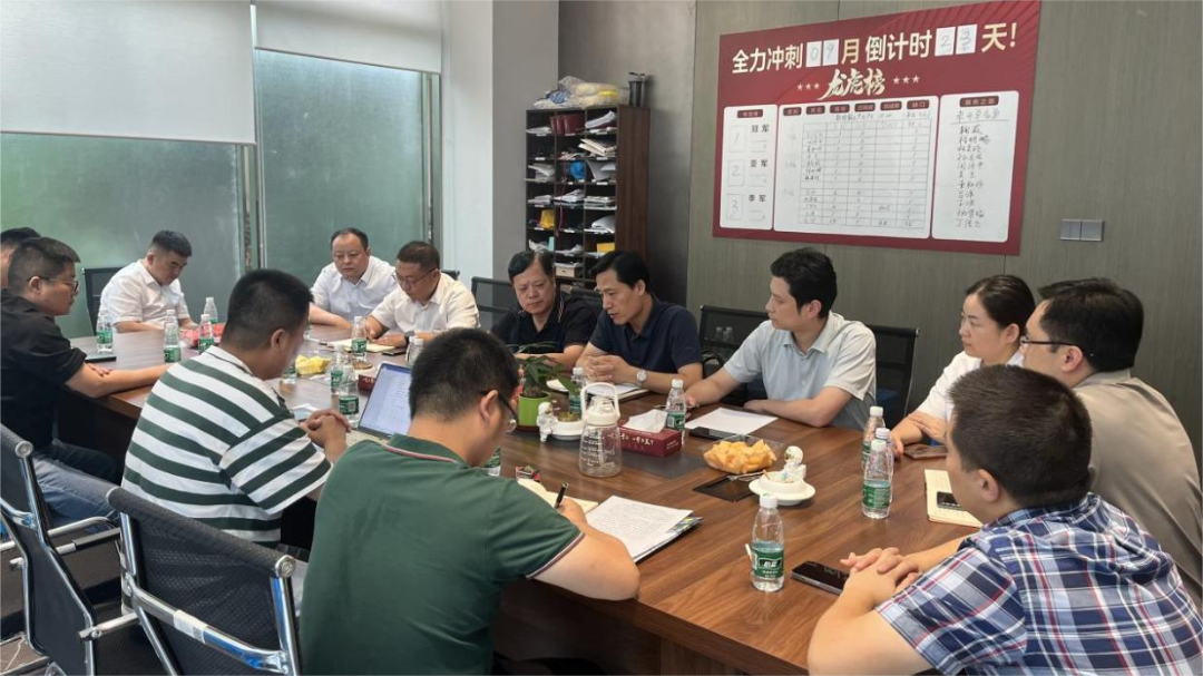 龍城公司進行新月時光項目現(xiàn)場踏勘